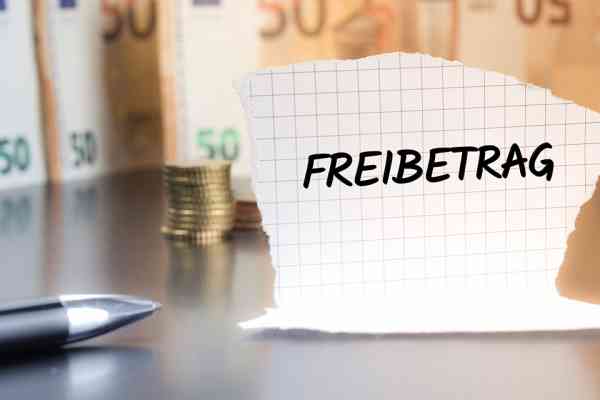 © Eigens - stock.adobe.com Zettel mit Schriftzug Freibetrag